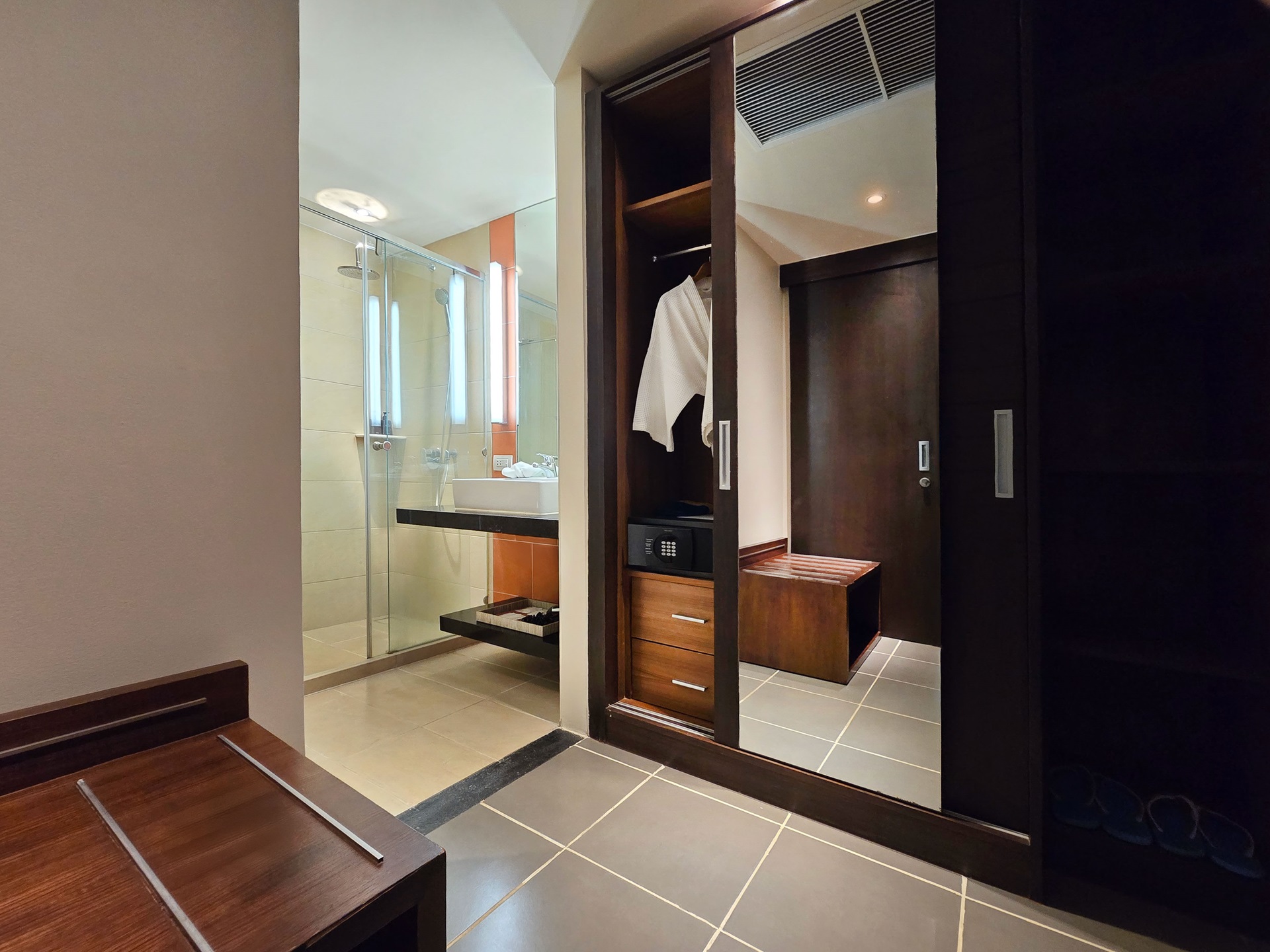 Thanyapura-sports-health-resort-hotel-room-11