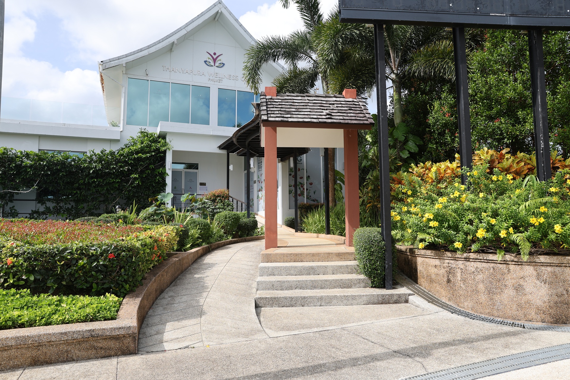 Thanyapura-Health-Sports-Resort-Phuket-paralympic-slope-walk-way-6